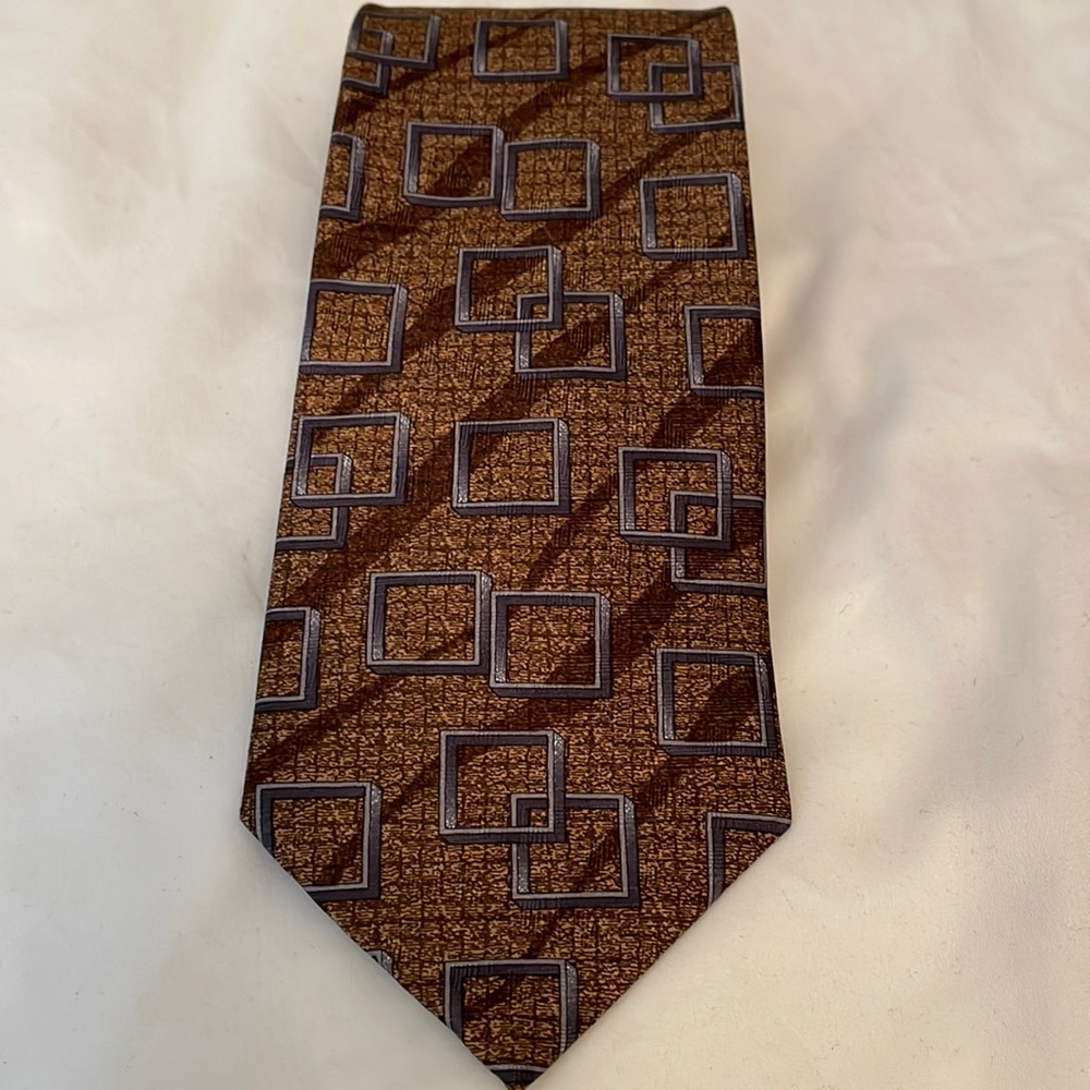 Mens silk tie. Vogue Italia brand. Tan/grey pattern.